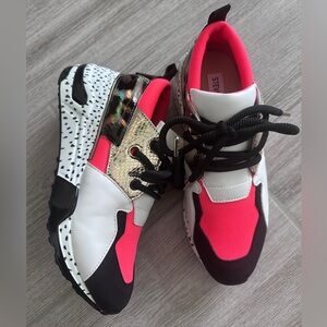 NEW Steve Madden Neon Pink Chunky Sneakers – Women’s Size 7.5